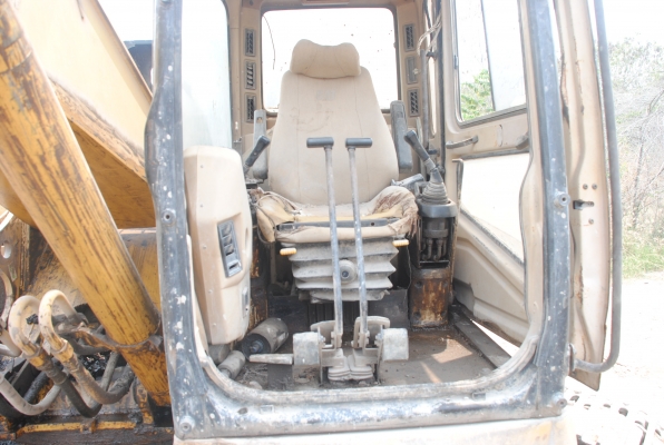 ขายแพ็คคู่2คัน CAT320  7JK V.2 ทะเบียนดีภาษีครบ บูมอาร์มปกติ เดินไกลได้ ราคาคุยได้คับ