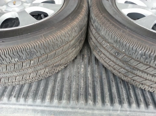 แยกขายครับแม็ก 7000 บาท  ยาง8000 บาท ขายแม็กแคปติวาป้ายแดงพร้อมยางใหม่4เส้นราคาคุยได้ครับ ทั้งชุด 15000 บาท ครับ