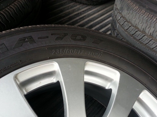 แยกขายครับแม็ก 7000 บาท  ยาง8000 บาท ขายแม็กแคปติวาป้ายแดงพร้อมยางใหม่4เส้นราคาคุยได้ครับ ทั้งชุด 15000 บาท ครับ