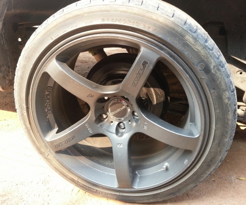 ขายล้อขอบ 18 drodiver หน้า 8.5 หลัง 9.5 พร้อมยาง 4 เส้น