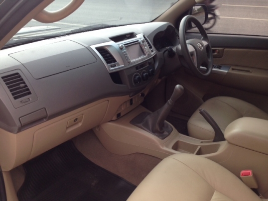 2013 TOYOTA, HILUX VIGO 2.5 E 4 ประตู PRERUNNER สีดำ เกียร์ธรรมดา สวยๆ