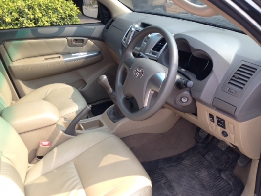 2013 TOYOTA, HILUX VIGO 2.5 E 4 ประตู PRERUNNER สีดำ เกียร์ธรรมดา สวยๆ