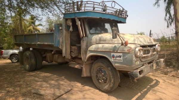 ขายหกล้อดัมพ์หน้ายาว เครื่อง 6BD1 - 165 แรง เฟืองท้าย rocky 210 ทะเบียนพร้อม