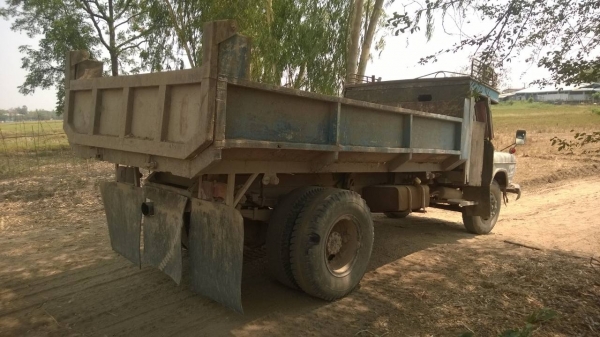 ขายหกล้อดัมพ์หน้ายาว เครื่อง 6BD1 - 165 แรง เฟืองท้าย rocky 210 ทะเบียนพร้อม