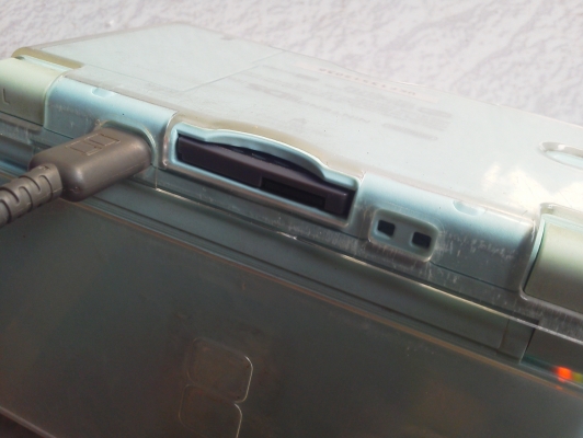 เครื่องเล่นเกมแบบพกพา nintendo ds lite พร้อมติดครอบใสตัวเครื่อง เล่นได้เลยมีเกมให้มาเยอะมีตัวสายชาร์ทให้ เครื่องเล่นเกมแบบพกพา nintendo ds lite พร้อมติดครอบใสตัวเครื่อง เล่นได้เลยมีเกมให้มาเยอะมีตัวสายชาร์ทให้