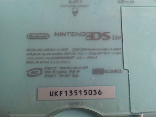 เครื่องเล่นเกมแบบพกพา nintendo ds lite พร้อมติดครอบใสตัวเครื่อง เล่นได้เลยมีเกมให้มาเยอะมีตัวสายชาร์ทให้ เครื่องเล่นเกมแบบพกพา nintendo ds lite พร้อมติดครอบใสตัวเครื่อง เล่นได้เลยมีเกมให้มาเยอะมีตัวสายชาร์ทให้