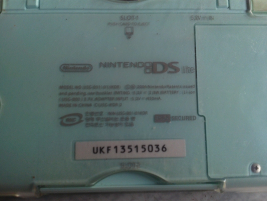 เครื่องเล่นเกมแบบพกพา nintendo ds lite พร้อมติดครอบใสตัวเครื่อง เล่นได้เลยมีเกมให้มาเยอะมีตัวสายชาร์ทให้ เครื่องเล่นเกมแบบพกพา nintendo ds lite พร้อมติดครอบใสตัวเครื่อง เล่นได้เลยมีเกมให้มาเยอะมีตัวสายชาร์ทให้