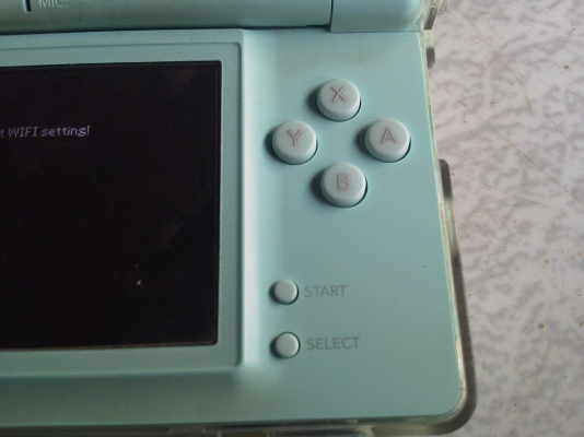เครื่องเล่นเกมแบบพกพา nintendo ds lite พร้อมติดครอบใสตัวเครื่อง เล่นได้เลยมีเกมให้มาเยอะมีตัวสายชาร์ทให้ เครื่องเล่นเกมแบบพกพา nintendo ds lite พร้อมติดครอบใสตัวเครื่อง เล่นได้เลยมีเกมให้มาเยอะมีตัวสายชาร์ทให้