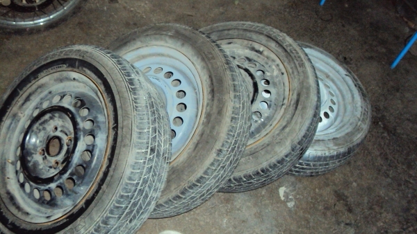 ขายกะทำ15พร้อมยาง185 60 15ราคาถูกๆมี4วงๆละ400บาท