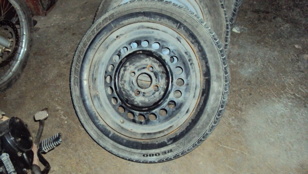 ขายกะทำ15พร้อมยาง185 60 15ราคาถูกๆมี4วงๆละ400บาท ขายกะทำ15พร้อมยาง185 60 15ราคาถูกๆมี4วงๆละ400บาท