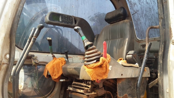 ขายด่วนแบคโฮ200KOBELCO MVสภาพพร้อมใช้ไฟฟ้าเต็มเอกสารใบซื้อขายโทร0843923995