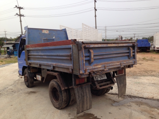 6ล้อดั้มอีซูซุNKR(รถห้าง)