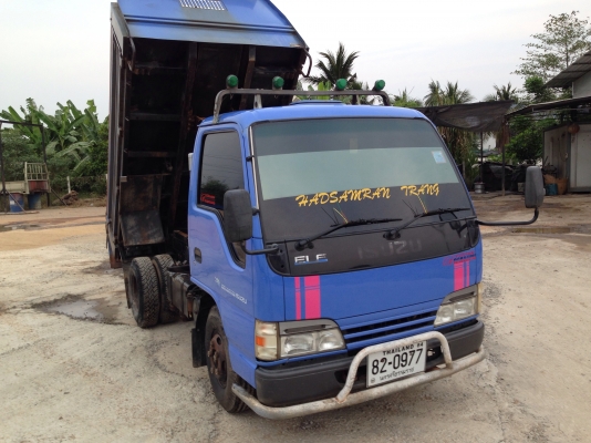 6ล้อดั้มอีซูซุNKR(รถห้าง)