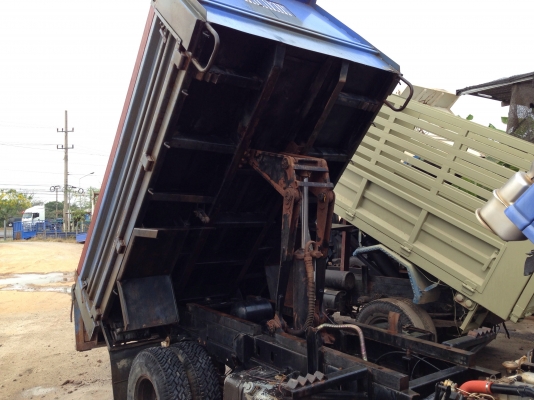 6ล้อดั้มอีซูซุNKR(รถห้าง)