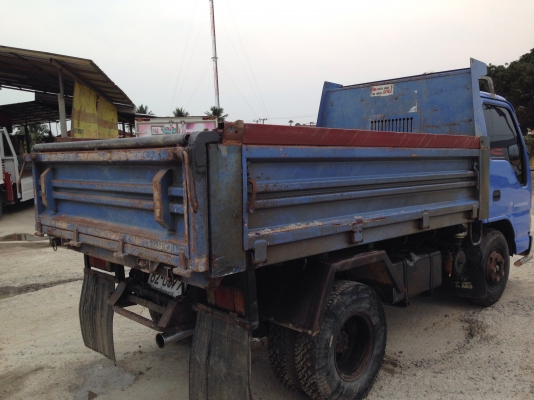 6ล้อดั้มอีซูซุNKR(รถห้าง)