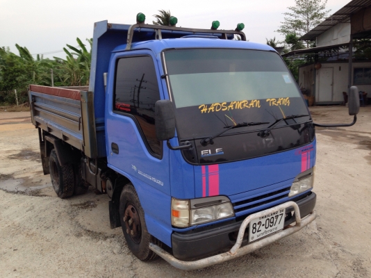 6ล้อดั้มอีซูซุNKR(รถห้าง)