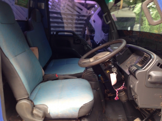 6ล้อดั้มอีซูซุNKR(รถห้าง)