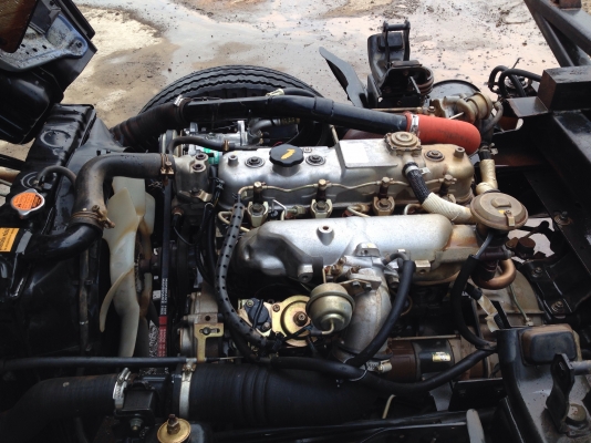 6ล้อดั้มอีซูซุNKR(รถห้าง)