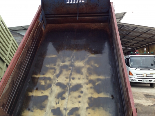 6ล้อดั้มอีซูซุNKR(รถห้าง)