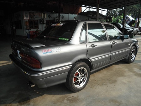 ขาย Galant วิ่งดีมาก พร้อมใช้งาน ช่วงล่างดี ติดแก๊ส LPG โลละบาท กว่า เครื่องเสียงพร้อมแม็คขอบ 17&quot;สวยใหม่ ยางใหม่ เปลี่ยน มาไม่นาน 30000 กว่าบาท ครับ