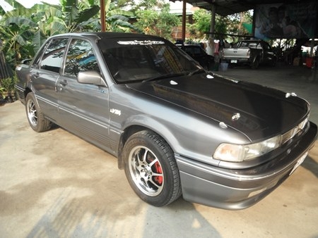 ขาย Galant วิ่งดีมาก พร้อมใช้งาน ช่วงล่างดี ติดแก๊ส LPG โลละบาท กว่า เครื่องเสียงพร้อมแม็คขอบ 17&quot;สวยใหม่ ยางใหม่ เปลี่ยน มาไม่นาน 30000 กว่าบาท ครับ