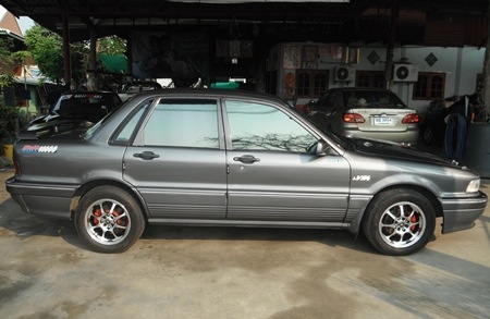 ขาย Galant วิ่งดีมาก พร้อมใช้งาน ช่วงล่างดี ติดแก๊ส LPG โลละบาท กว่า เครื่องเสียงพร้อมแม็คขอบ 17&quot;สวยใหม่ ยางใหม่ เปลี่ยน มาไม่นาน 30000 กว่าบาท ครับ