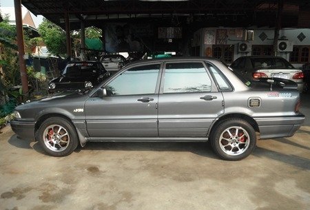 ขาย Galant วิ่งดีมาก พร้อมใช้งาน ช่วงล่างดี ติดแก๊ส LPG โลละบาท กว่า เครื่องเสียงพร้อมแม็คขอบ 17&quot;สวยใหม่ ยางใหม่ เปลี่ยน มาไม่นาน 30000 กว่าบาท ครับ