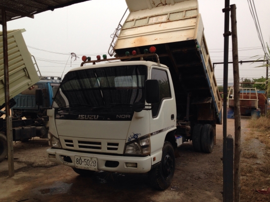 6ล้อดั้ม ISUZU NQR