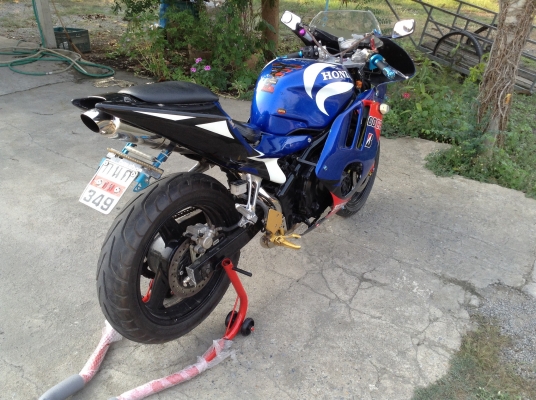 ธารนนทบุรี//ขาย honda cb1 ทะเบียนแท้ ราคาเท่าอินวอยท์ครับ ราคา65,000บาท