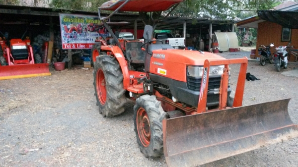 จักรพันธ์จัดให้ L4508Di(รุ่นหัวฉีดประหยัดนำ้มันสุดๆ)+ใบดัน แถมอุปกรณ์ต่อพ่วงหลัง 1 ตัว(ผานหรือโรตารี่มาเลือกเอา) ต่อรองได้ครับผม จักรพันธ์จัดให้ L4508Di(รุ่นหัวฉีดประหยัดนำ้มันสุดๆ)+ใบดัน แถมอุปกรณ์ต่อพ่วงหลัง 1 ตัว(ผานหรือโรตารี่มาเลือกเอา) ต่อรองได้ครับผม