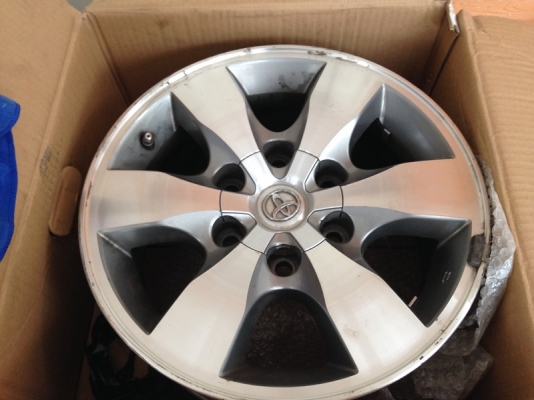 ขายล้อ Fortuner OE 16" ถูกๆ สีเดิมไม่ดุ้งไม่เบียด 4,000
