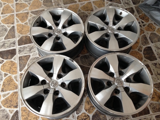 ขายล้อ Fortuner OE 16" ถูกๆ สีเดิมไม่ดุ้งไม่เบียด 4,000 ขายล้อ Fortuner OE 16" ถูกๆ สีเดิมไม่ดุ้งไม่เบียด 4,000
