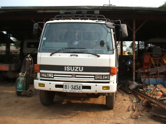 ขายรถบรรทุกสิบล้อ ยี่ห้อ อีซูซุร็อคกี้ 2 เพลา (กำลังจะทำสีหางเทลเลอร์)