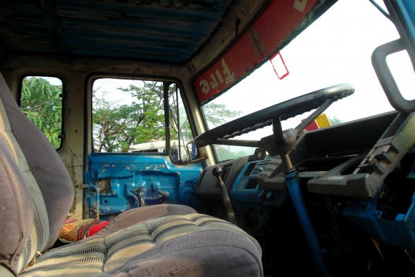 ขายด่วนรถสิบล้อหัวร็อคกี้เครืองEH700-2เพลาหลงหน้าดํา