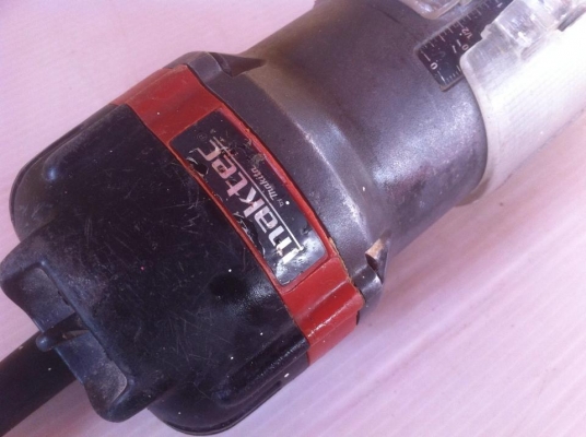 เครื่องเซาะร่องไม้(Router) 1/4 นิ้ว Maktec รุ่น MT370 (460w.) เครื่องเซาะร่องไม้(Router) 1/4 นิ้ว Maktec รุ่น MT370 (460w.)