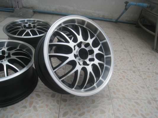 ขายล้อแม็กมือ2 ลายเขากวาง 15"x6.5" et40 4 รู 100/114.3 หน้าตื้น หลังลึก ทำสีมาใหม่ สีดำหน้าเงาขอบเงา ไม่มีซ่อม  สนใจติดต่อเล็กคลองสามครับ (081-3747940)