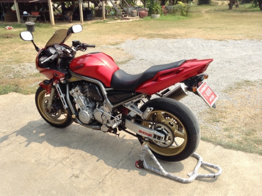 ธารนนทบุรี//ขาย yamaha fazer1000 fz1 ปี2003 สวยๆของแต่งพอมี ราคา11x,xxxบาท อินวอยท์+ส.พ.ม+พ.ร.บ