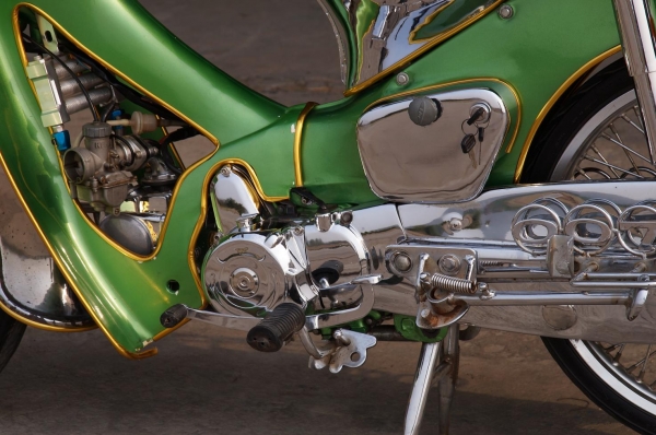 ขาย HONDA C 65 Y ไฟตก สวยใส ชุบทั้งคัน สีใหม่ เครื่อง HONDA WAVE 100 สตาทร์มือ เครื่องดีมาก มาก มีทะเบียนเล่มโครง + เล่มเครื่องครบ ๆ เลขตรง โดยรวมสภาพตามรูป รถสวยมาก