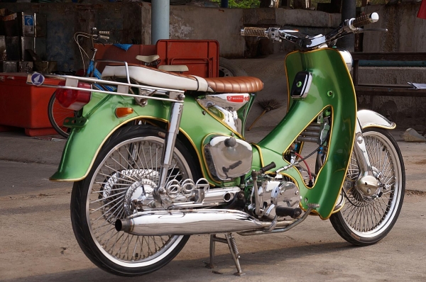 ขาย HONDA C 65 Y ไฟตก สวยใส ชุบทั้งคัน สีใหม่ เครื่อง HONDA WAVE 100 สตาทร์มือ เครื่องดีมาก มาก มีทะเบียนเล่มโครง + เล่มเครื่องครบ ๆ เลขตรง โดยรวมสภาพตามรูป รถสวยมาก