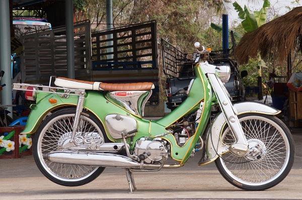 ขาย HONDA C 65 Y ไฟตก สวยใส ชุบทั้งคัน สีใหม่ เครื่อง HONDA WAVE 100 สตาทร์มือ เครื่องดีมาก มาก มีทะเบียนเล่มโครง + เล่มเครื่องครบ ๆ เลขตรง โดยรวมสภาพตามรูป รถสวยมาก