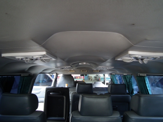 ขายรถตู้หัวจรวจ12ที่นั่งบางๆมือเดียวพร้อมใช้2500cc.