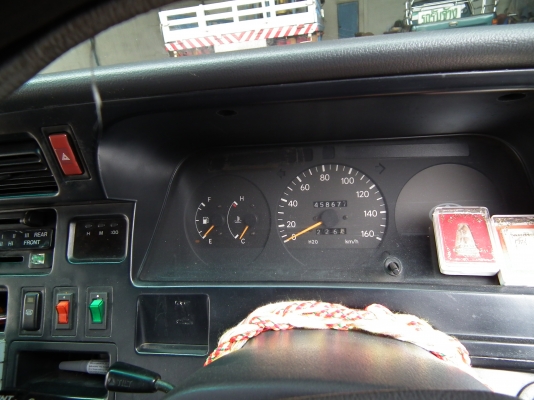 ขายรถตู้หัวจรวจ12ที่นั่งบางๆมือเดียวพร้อมใช้2500cc.