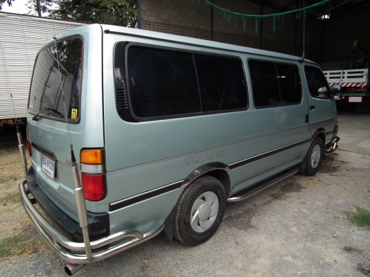 ขายรถตู้หัวจรวจ12ที่นั่งบางๆมือเดียวพร้อมใช้2500cc.