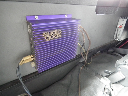 ขายรถตู้หัวจรวจ12ที่นั่งบางๆมือเดียวพร้อมใช้2500cc.