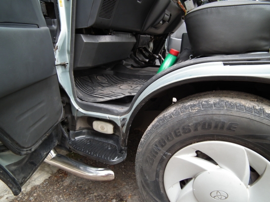 ขายรถตู้หัวจรวจ12ที่นั่งบางๆมือเดียวพร้อมใช้2500cc.