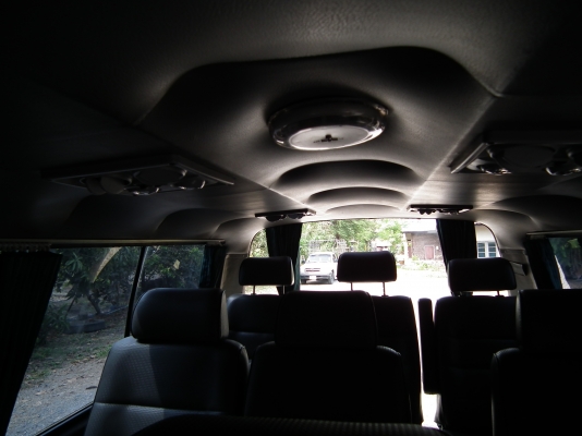 ขายรถตู้หัวจรวจ12ที่นั่งบางๆมือเดียวพร้อมใช้2500cc.