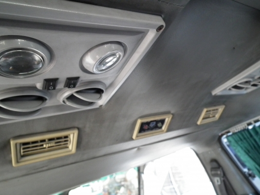 ขายรถตู้หัวจรวจ12ที่นั่งบางๆมือเดียวพร้อมใช้2500cc.