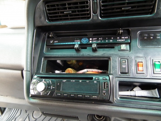 ขายรถตู้หัวจรวจ12ที่นั่งบางๆมือเดียวพร้อมใช้2500cc.