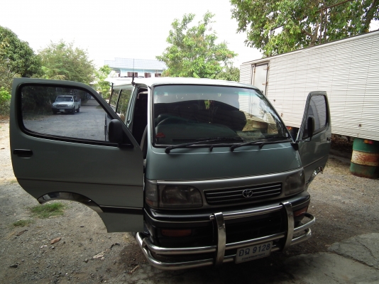 ขายรถตู้หัวจรวจ12ที่นั่งบางๆมือเดียวพร้อมใช้2500cc.