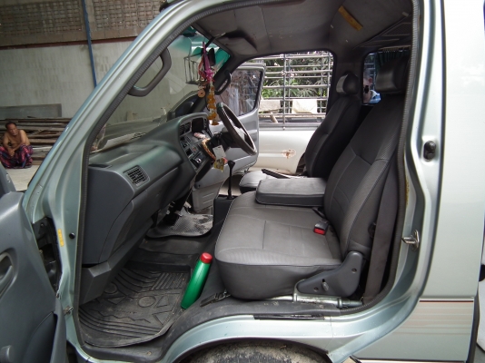 ขายรถตู้หัวจรวจ12ที่นั่งบางๆมือเดียวพร้อมใช้2500cc.